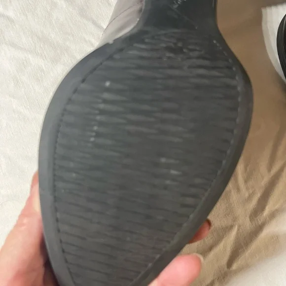 Clarks Women's Oxblood Leather Heels - Picture 7 of 7